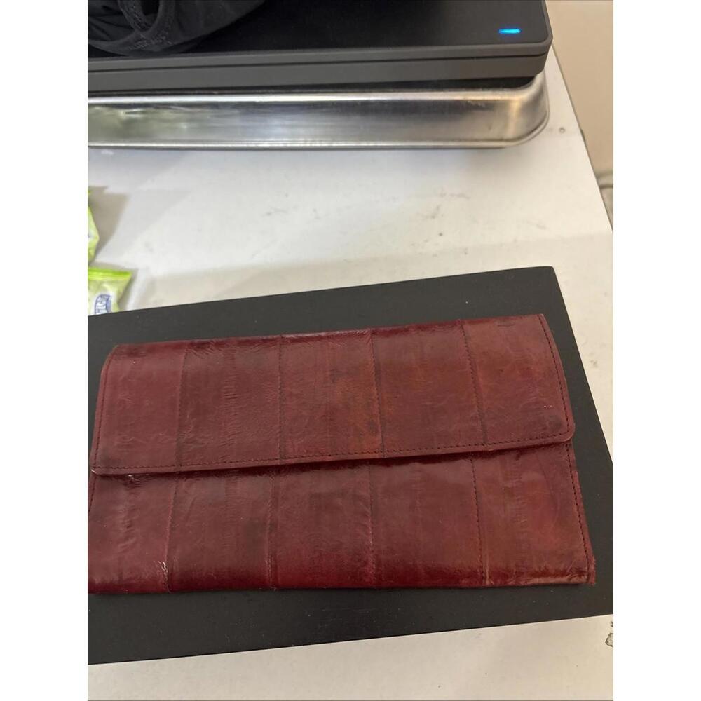Lee Sands Eel Skin Long Wallet Burgundy Holds A‎ Lot